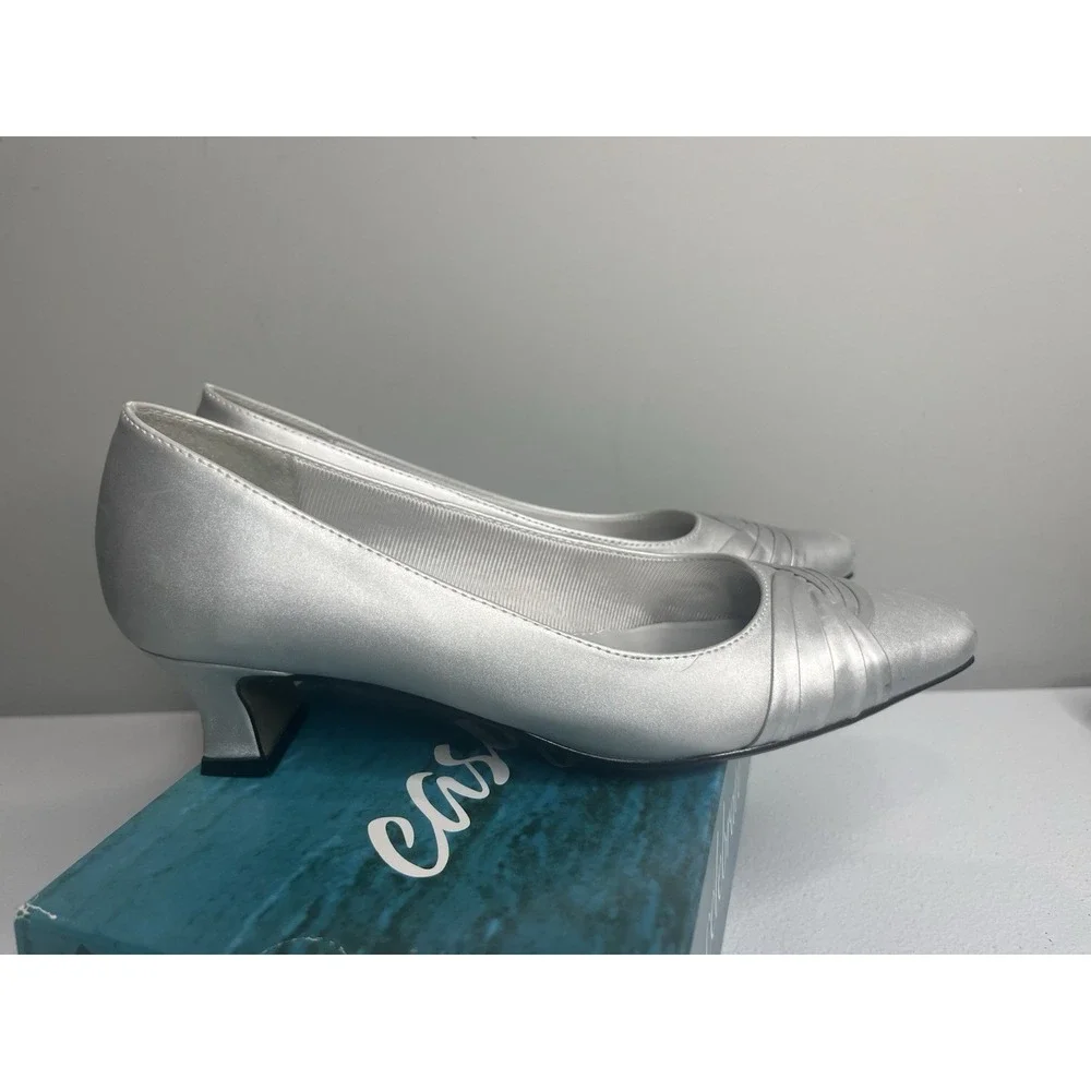 Easy Street Womens Waive Square Kitten Heel‎ Pumps  - Silver Satin Size 8.5